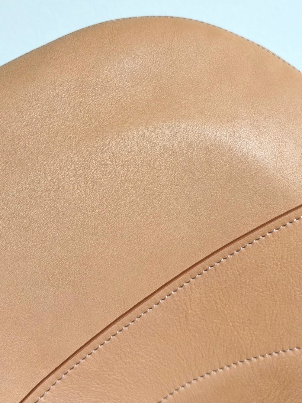 Chloe Kiss Sandy Beige Leather Hobo Bag - Picture 14 of 16